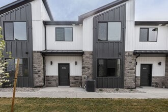 Building Photo - 695 S Curlew Dr