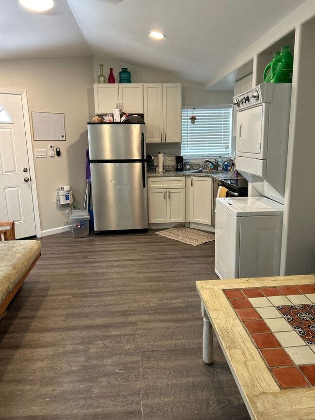 Building Photo - Peaceful 1br/1bath with small yard!