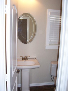 Guest 1/2 bath down - 4916 Villas Dr