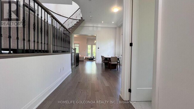 Building Photo - 145 English Oak Dr