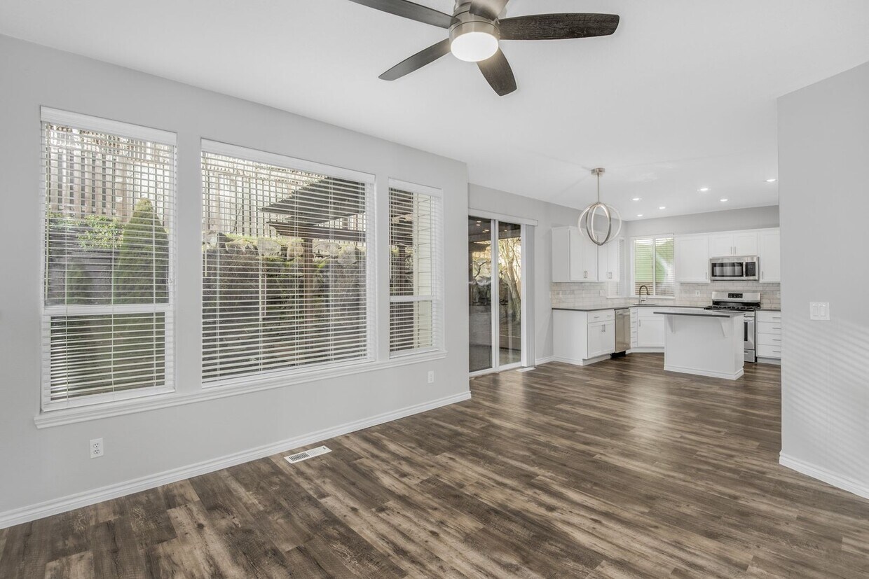 Foto principal - Discover Your Dream Home in Sterling Park!