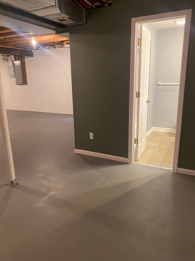 Building Photo - 246 N Ferrel St