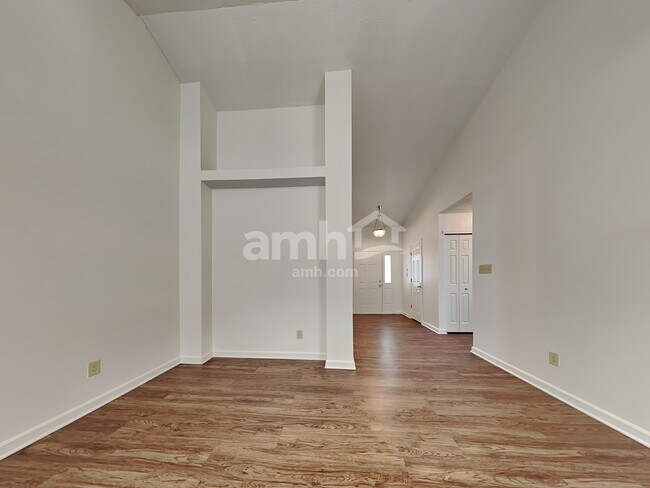 Foto del edificio - 3154 Delaway Lane
