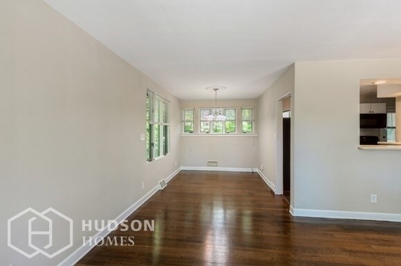 Building Photo - 541 Park Dr