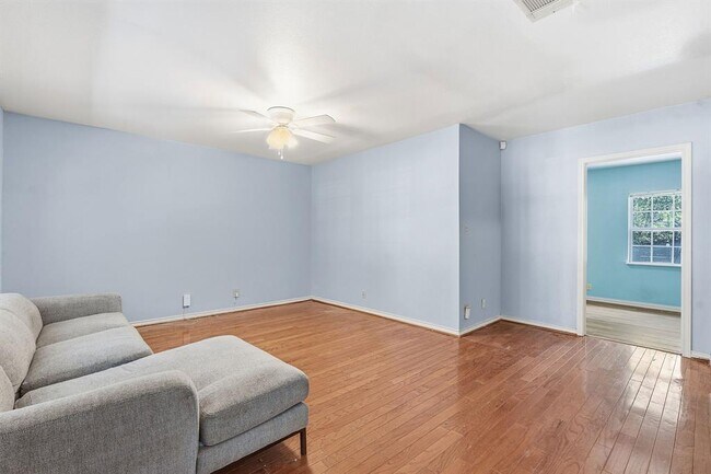 Foto del edificio - 1127 Denfield St