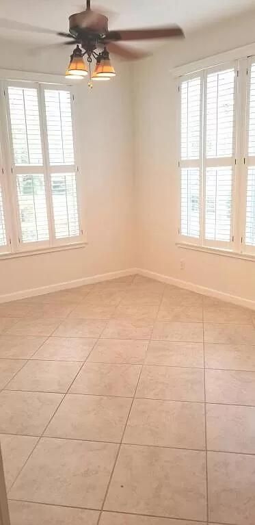 Building Photo - 3158 N Greenleaf Cir