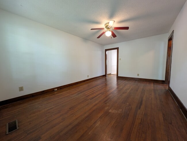 Building Photo - 203 5th Ave