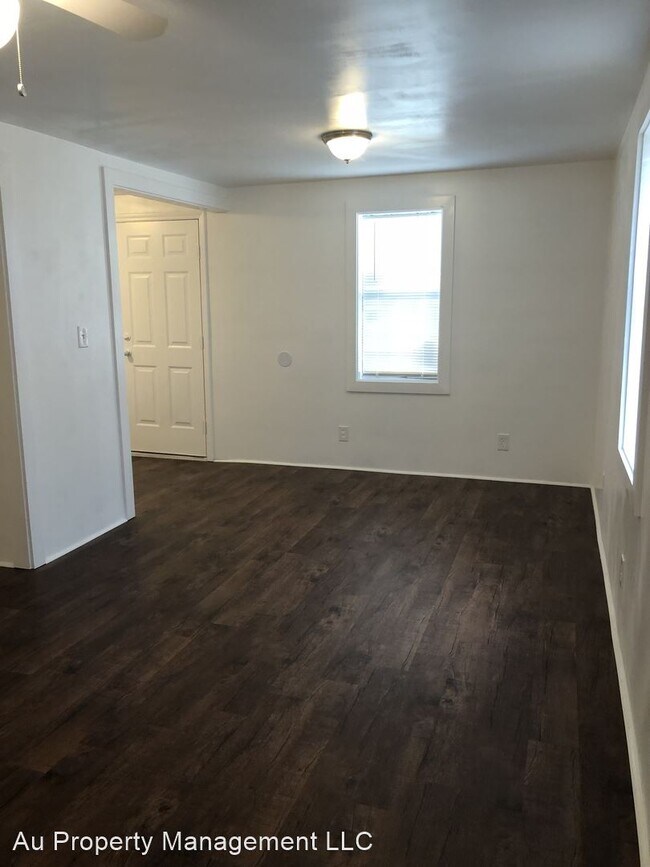 Building Photo - 503 S Milam St