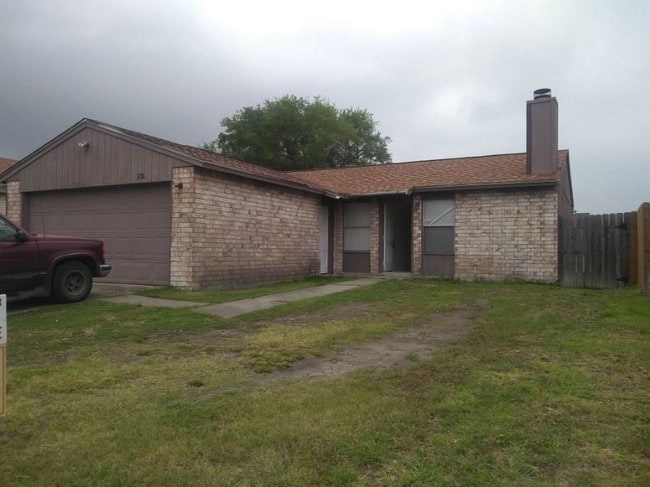 Building Photo - 2618 Persimmon St