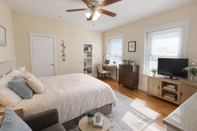 Building Photo - 108 Myrtle St