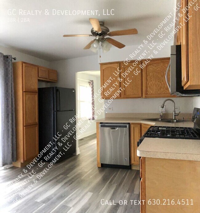 Building Photo - 15526 Rob Roy Dr