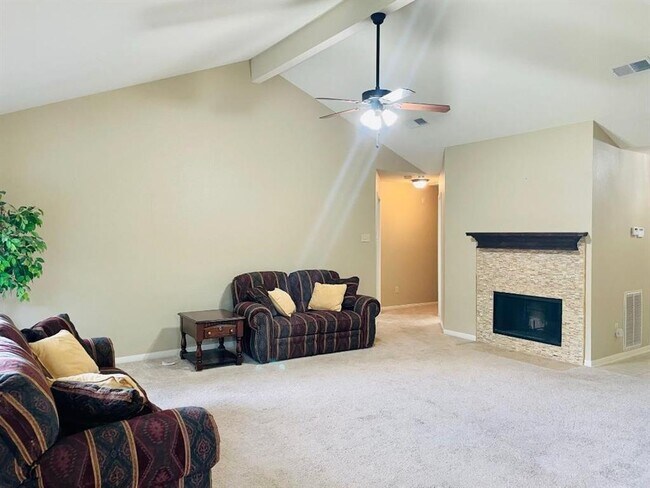 Foto del edificio - 2607 Old Oak Ln