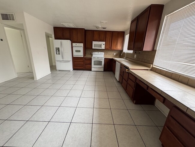 Foto del edificio - 5502 W Catalina Dr