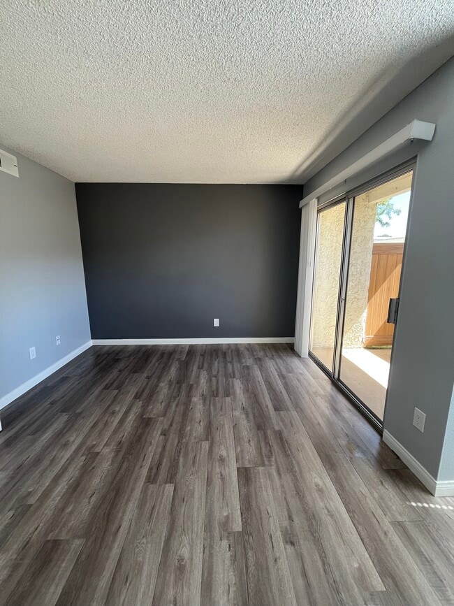 Studio-1st Floor - Stillmore Apartments