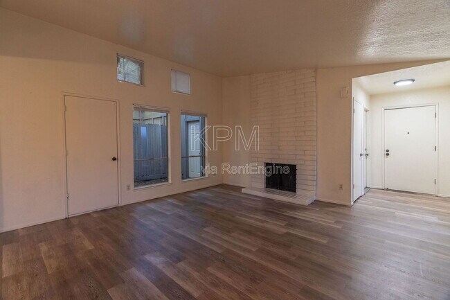 Foto del edificio - 5626 Blackoak Ct