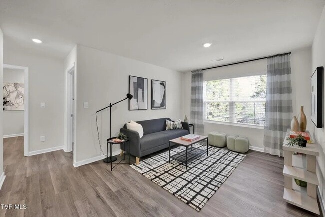 Building Photo - 678 St Andrews Dr