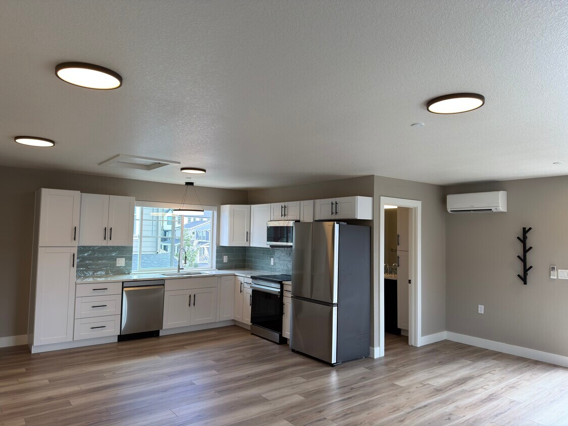 Kitchen with all Samsung Appliances - 219 S 1st Ave