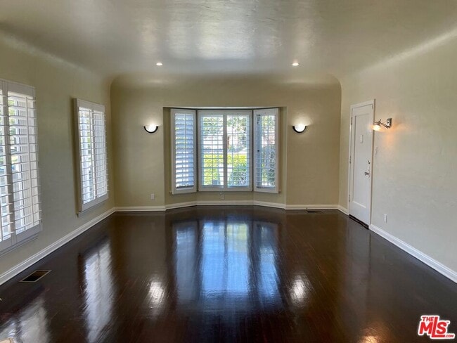 Building Photo - 1348 S Rimpau Blvd