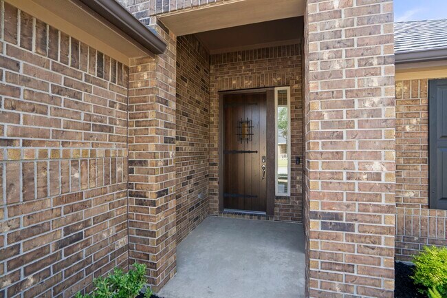 Foto del edificio - 15323 Holloway Hls Trl