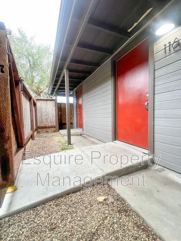 Building Photo - 309 HILL St