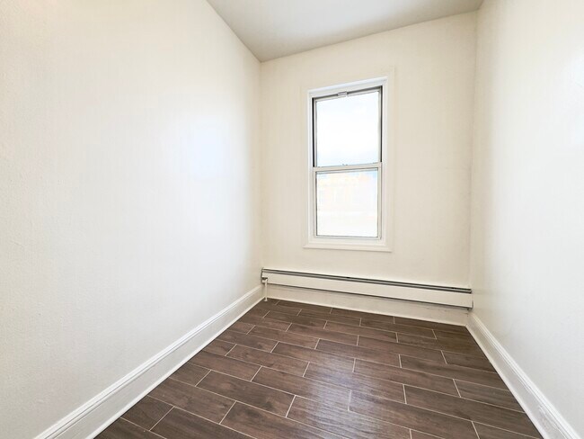 Foto del edificio - 3778 102nd St