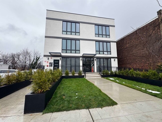 Building Photo - 330 Washington Ave