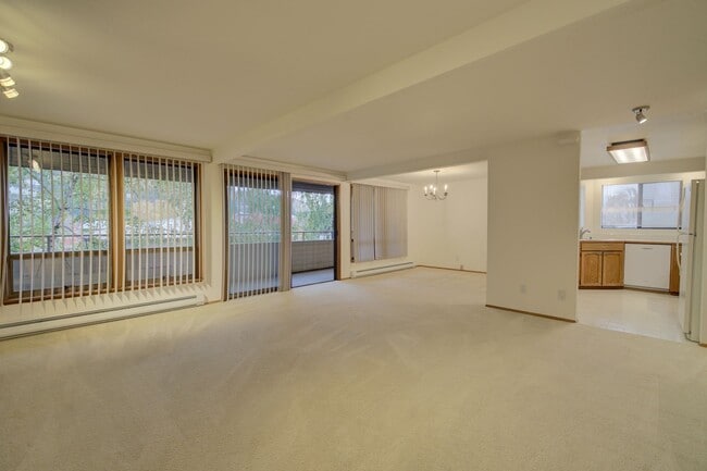 Building Photo - 2bd/1.75ba Mercer Island Condo
