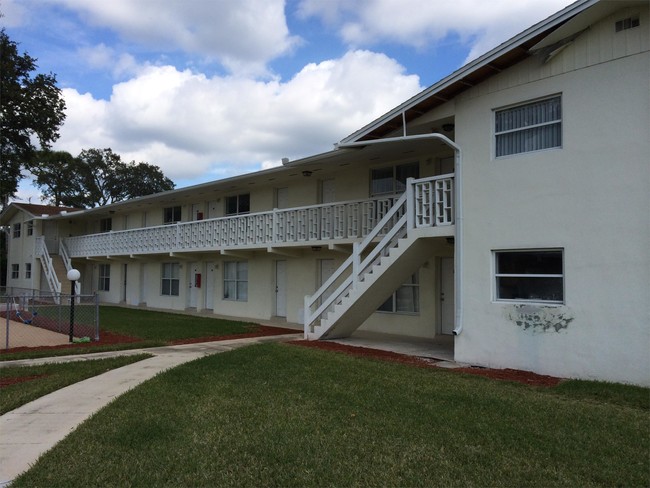 Building Photo - 1432 Parkway Dr