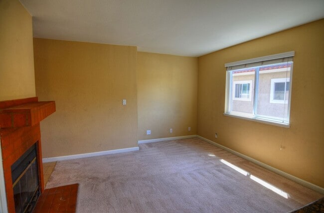 Building Photo - Excellent Santa Clara Location! Open Floor...