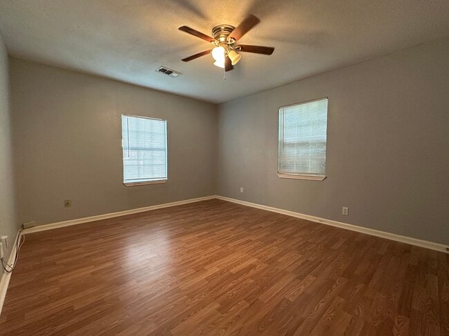 Building Photo - 1826 Wayside Dr