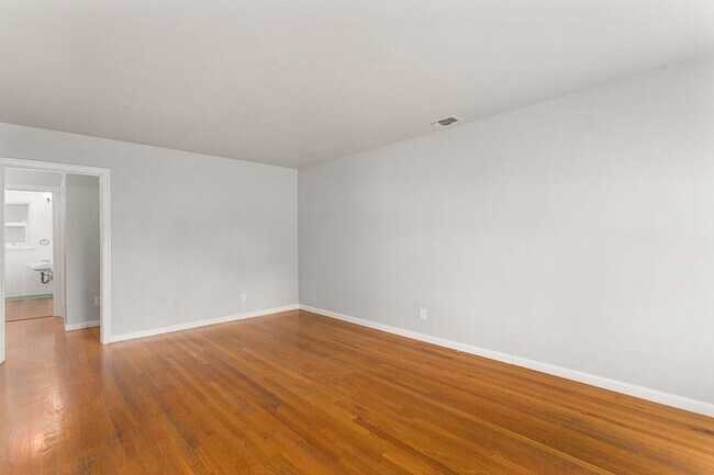 Foto del edificio - 5026 V St