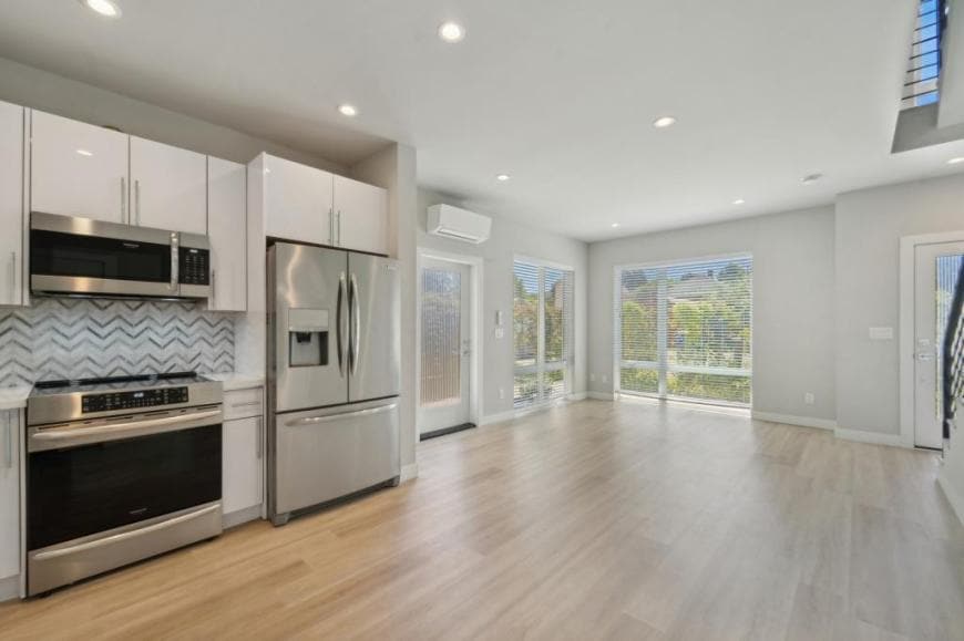 Foto principal - 3 bedroom in Seattle WA 98108