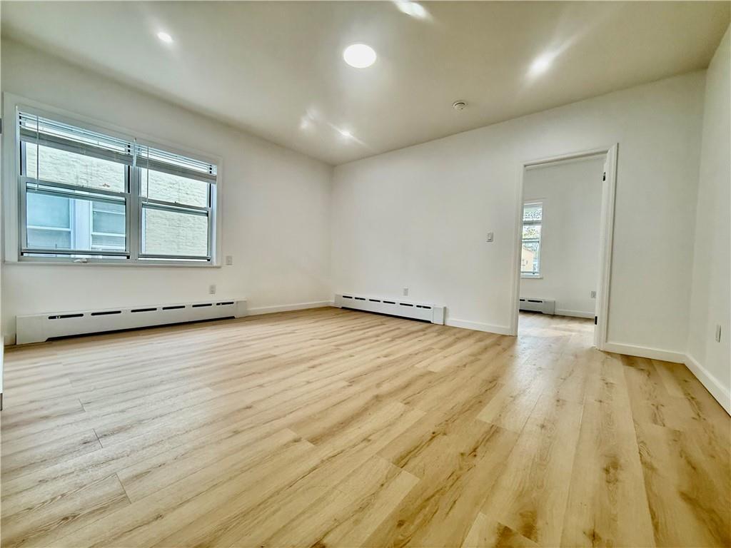 Foto principal - 1561 E 32nd St