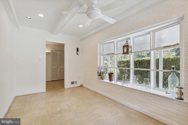 Building Photo - 1397 Canterbury Way