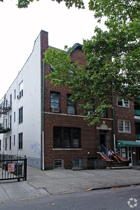 Building Photo - 1633 W 9th St