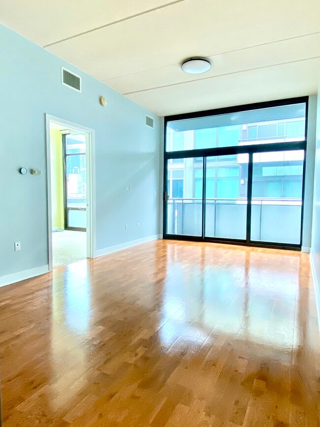 LIving Room - 650 W Wayman St