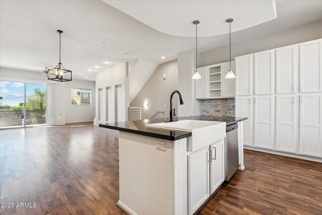 Foto del edificio - 6745 N 93RD Ave