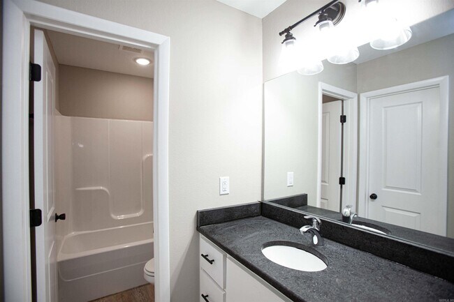 Building Photo - 54 Pheasant Run Dr