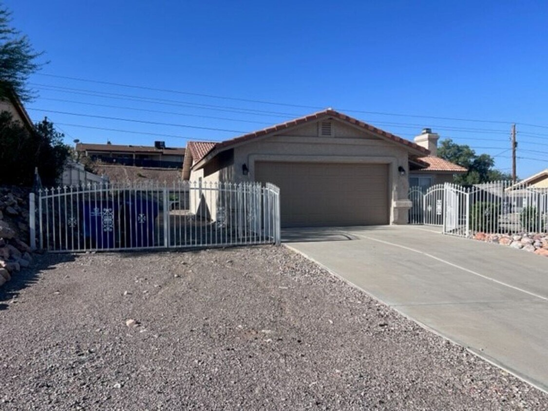 Primary Photo - 3 Br 2Ba with fenced Yard, Boat deep Garag...
