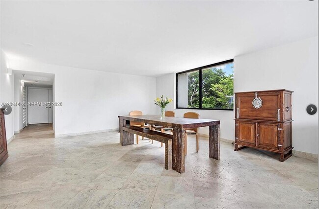 Foto del edificio - 2575 S Bayshore Dr