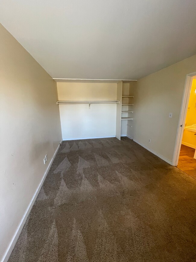 Building Photo - 1520 Hobson Dr
