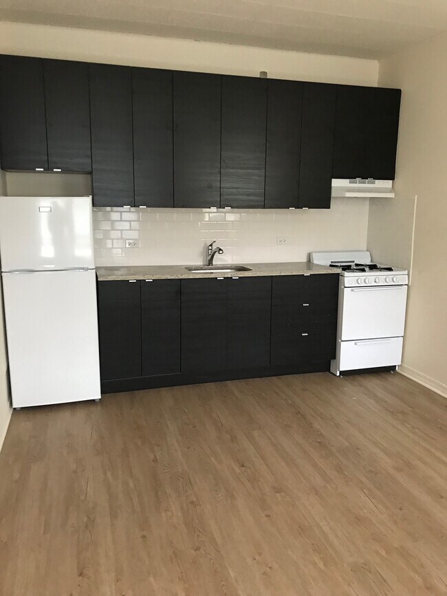 kitchen - 1607 Maple Ave