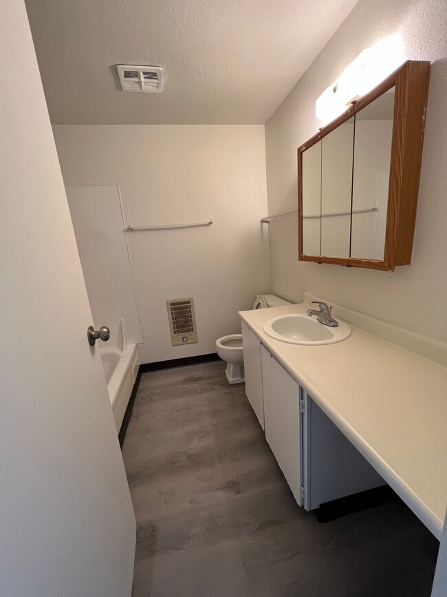 Foto del edificio - Pine Tree Lane Apartments