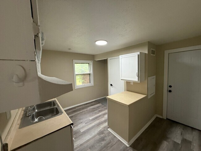 Foto del edificio - 5636 Drake Ave