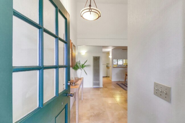 Foto del edificio - 2526 Overhill Ln