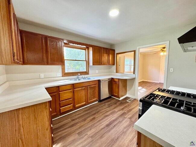 Foto del edificio - 1319 Laura Ave