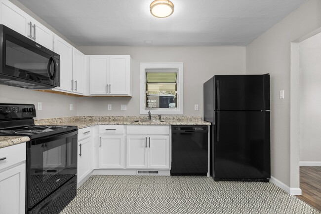 Kitchen with Dishwasher and Disposal - 405 E Park Ave