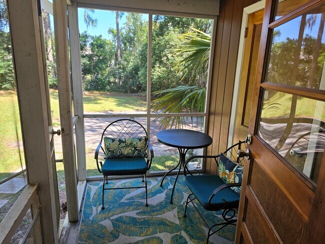 Foto del edificio - Charming Duplex Unit In Franklin Park
