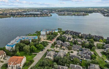 Building Photo - 401 Lakeside Ln