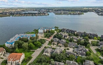 Building Photo - 401 Lakeside Ln